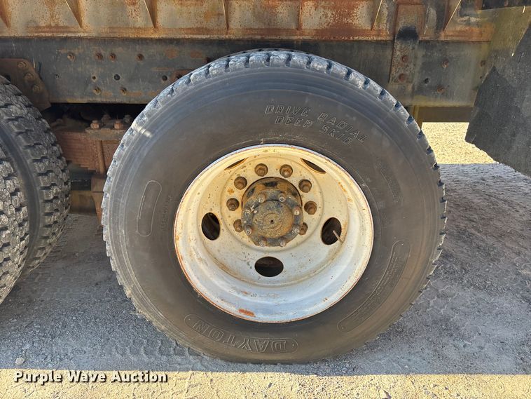 image for item EC3902 1998 Ford crane truck