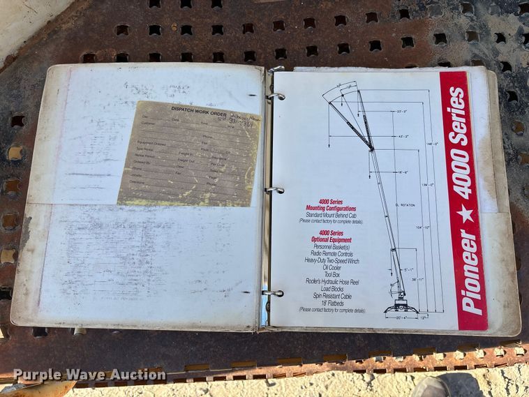 image for item EC3902 1998 Ford crane truck