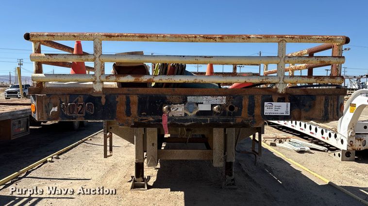 image for item EC8052 1999 Fontaine drop deck equipment trailer