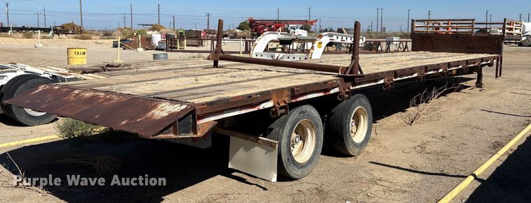 image for item EC8052 1999 Fontaine drop deck equipment trailer