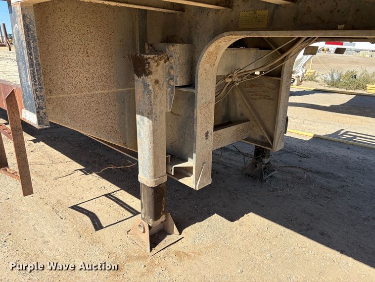 image for item EC8052 1999 Fontaine drop deck equipment trailer