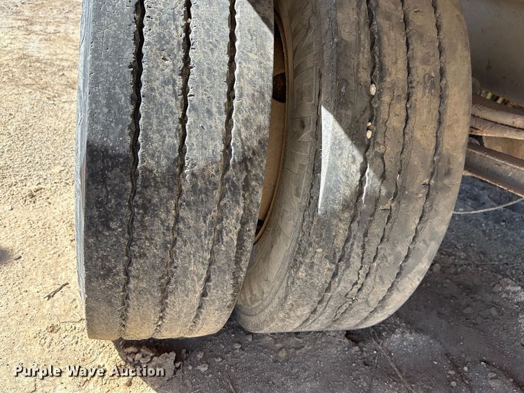 image for item EC8052 1999 Fontaine drop deck equipment trailer