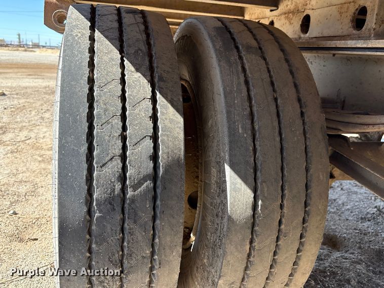 image for item EC8052 1999 Fontaine drop deck equipment trailer