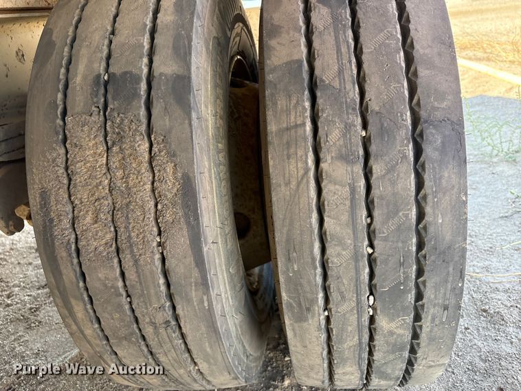 image for item EC8052 1999 Fontaine drop deck equipment trailer