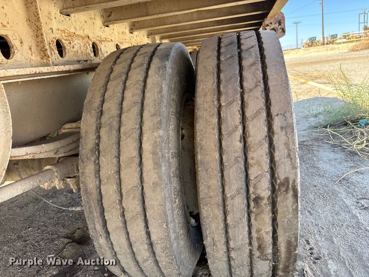 image for item EC8052 1999 Fontaine drop deck equipment trailer