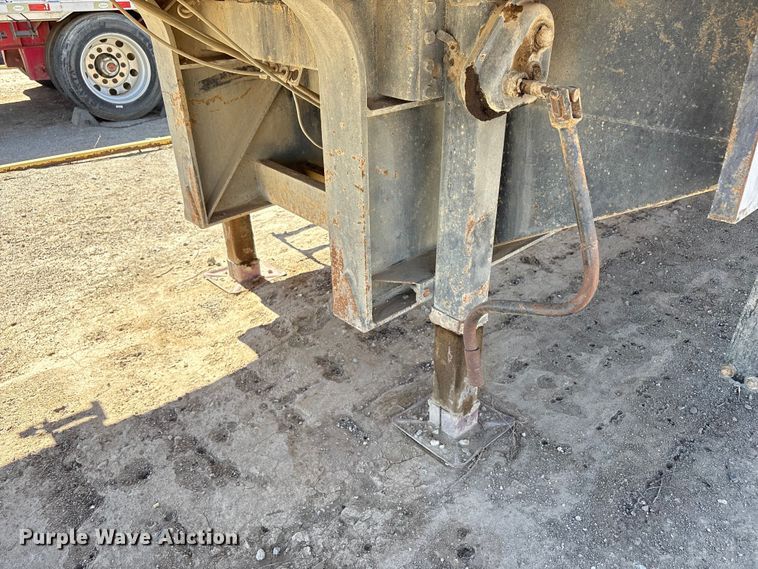 image for item EC8053 1999 Fontaine Trailer Co. drop deck trailer