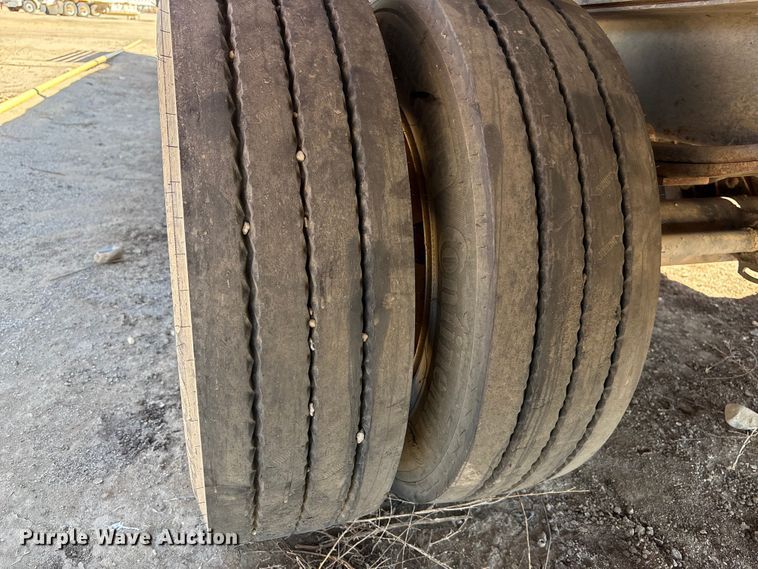 image for item EC8053 1999 Fontaine Trailer Co. drop deck trailer