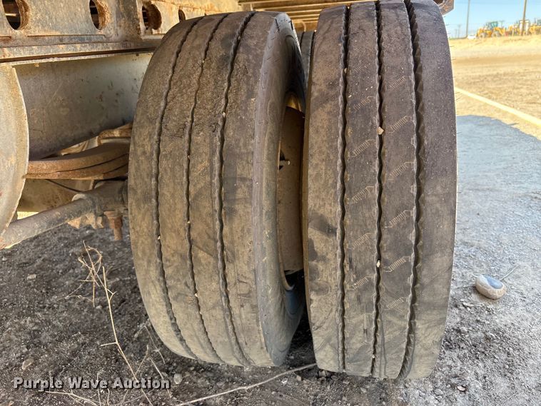 image for item EC8053 1999 Fontaine Trailer Co. drop deck trailer