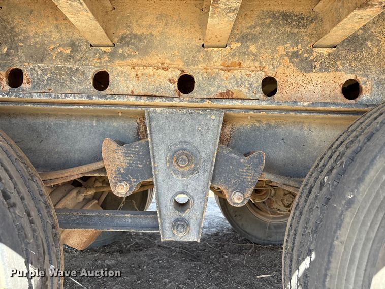 image for item EC8053 1999 Fontaine Trailer Co. drop deck trailer