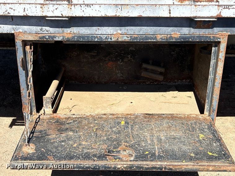 image for item EC8053 1999 Fontaine Trailer Co. drop deck trailer