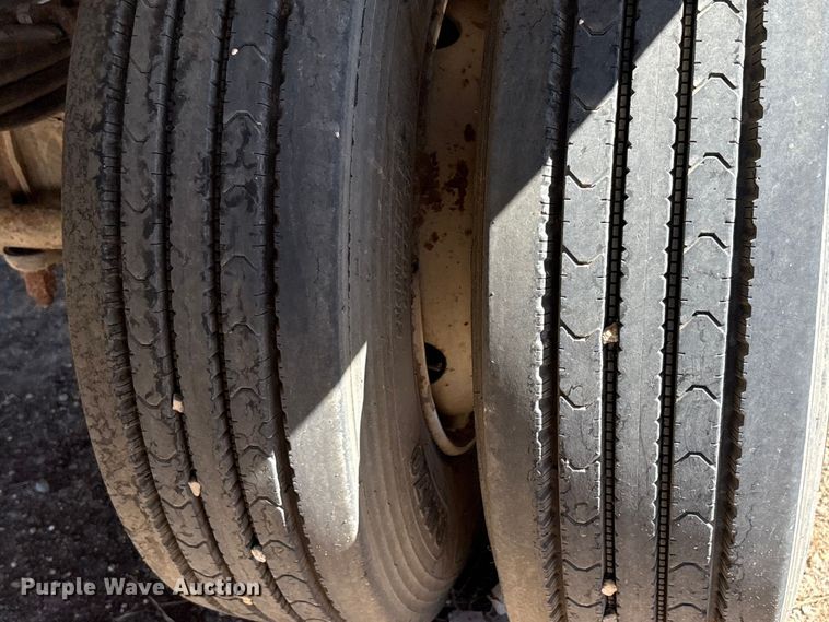 image for item EC8053 1999 Fontaine Trailer Co. drop deck trailer