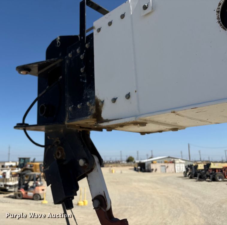 image for item EC8054 2014 Freightliner M2106 crane truck