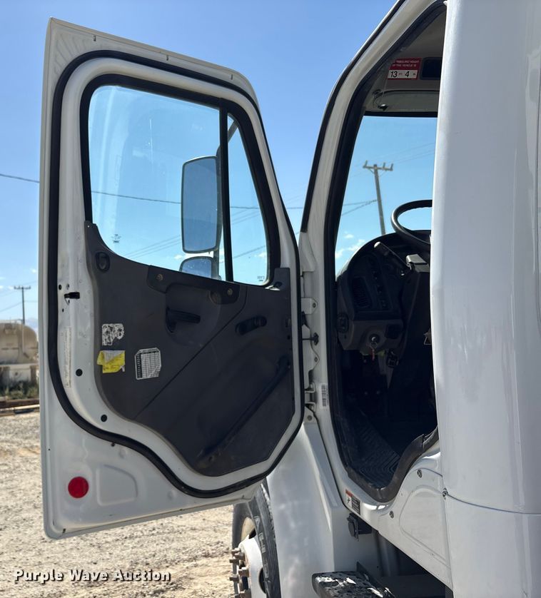 image for item EC8054 2014 Freightliner M2106 crane truck