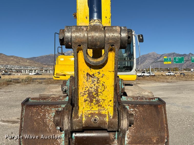 image for item EC8121 2002 Kobelco SK330LC excavator