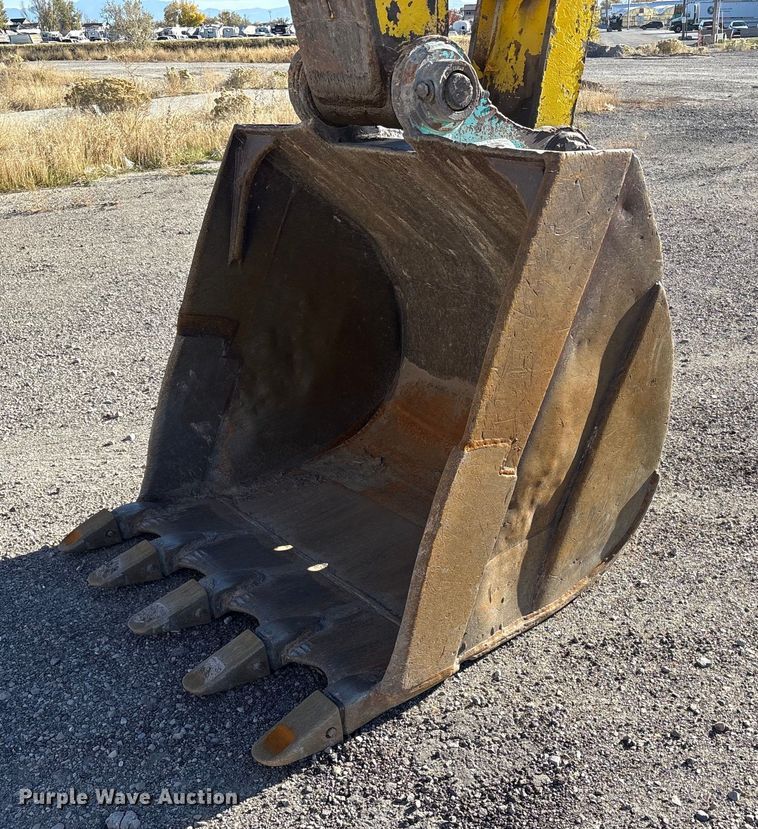 image for item EC8121 2002 Kobelco SK330LC excavator