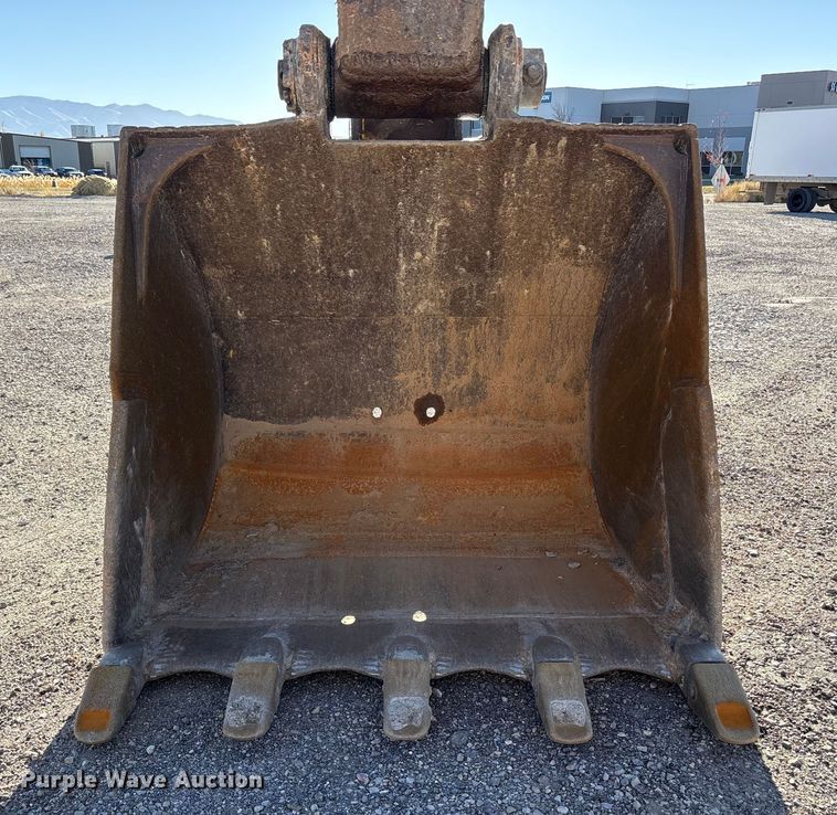 image for item EC8121 2002 Kobelco SK330LC excavator