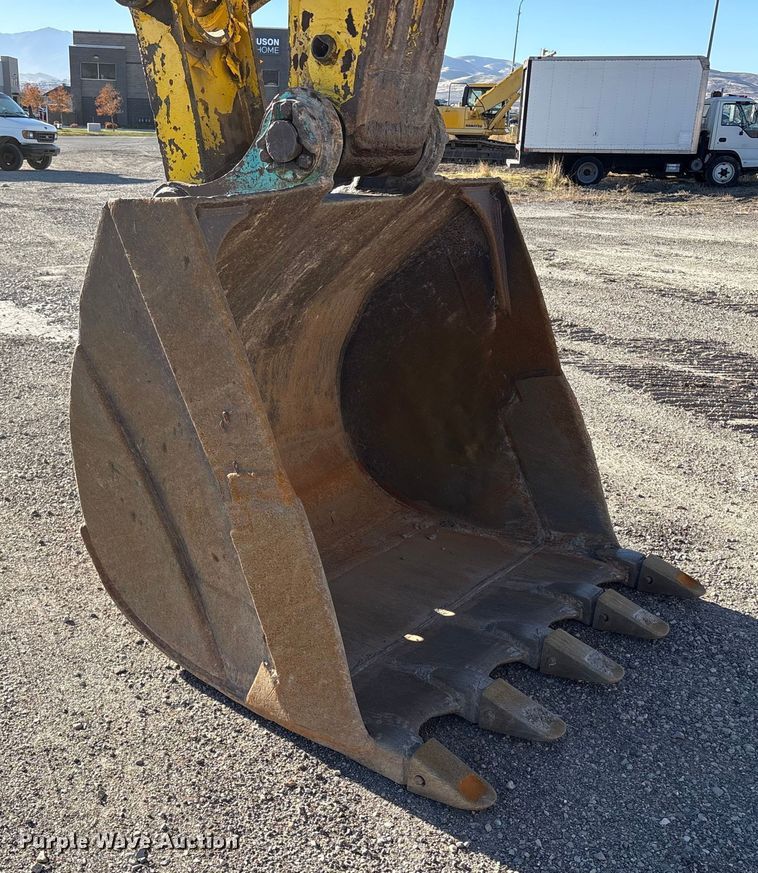 image for item EC8121 2002 Kobelco SK330LC excavator