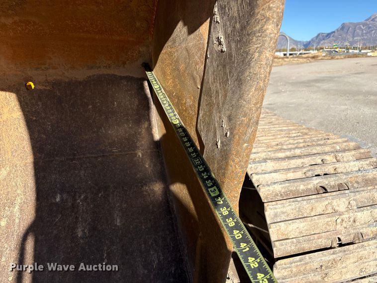 image for item EC8121 2002 Kobelco SK330LC excavator