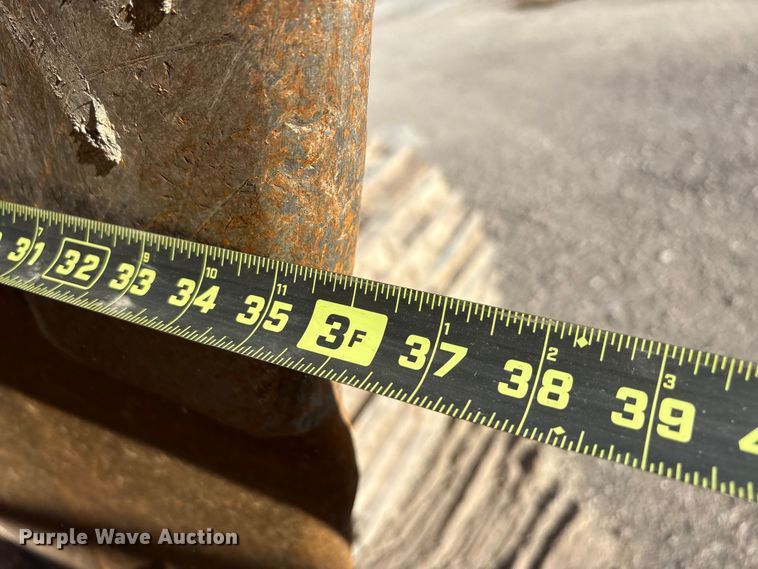 image for item EC8121 2002 Kobelco SK330LC excavator