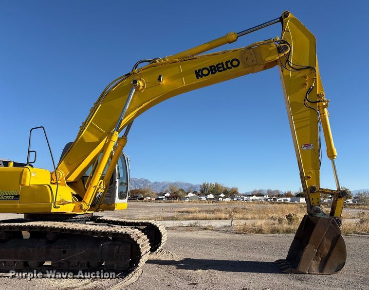 image for item EC8121 2002 Kobelco SK330LC excavator
