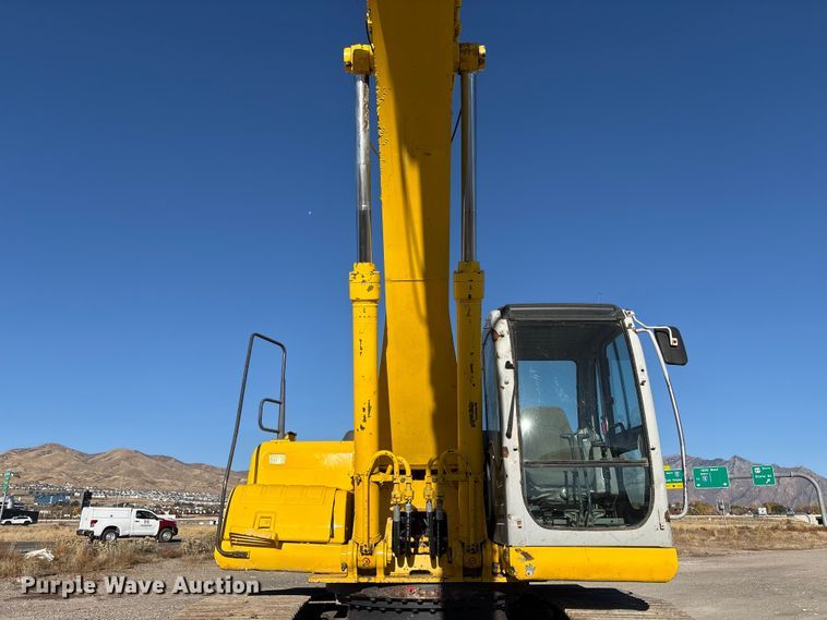 image for item EC8121 2002 Kobelco SK330LC excavator