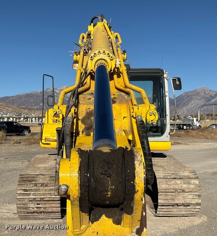 image for item EC8121 2002 Kobelco SK330LC excavator