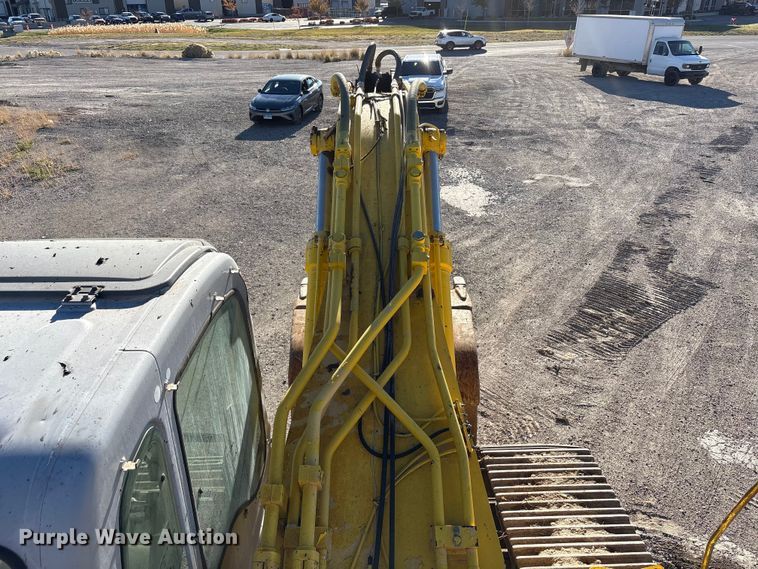 image for item EC8121 2002 Kobelco SK330LC excavator