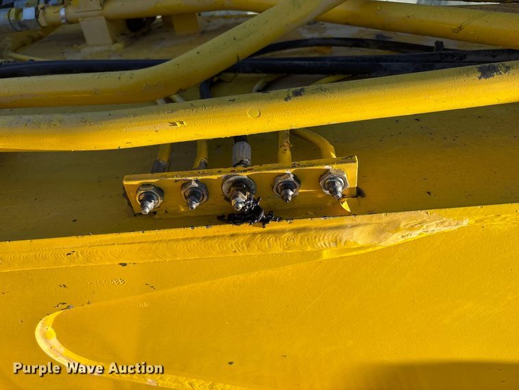 image for item EC8121 2002 Kobelco SK330LC excavator