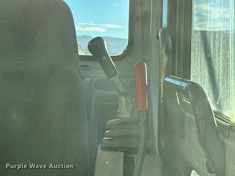 image for item EC8121 2002 Kobelco SK330LC excavator