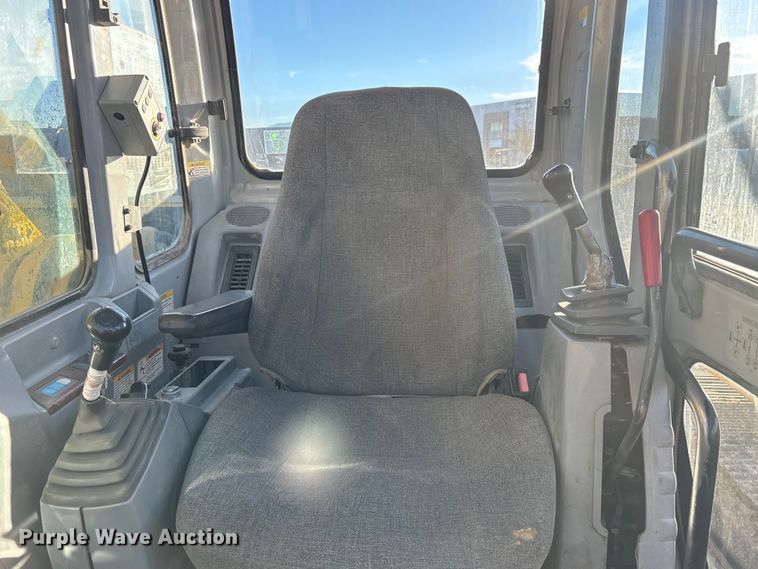 image for item EC8121 2002 Kobelco SK330LC excavator