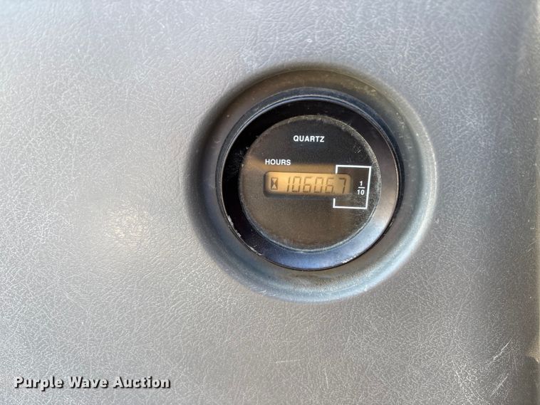 image for item EC8121 2002 Kobelco SK330LC excavator