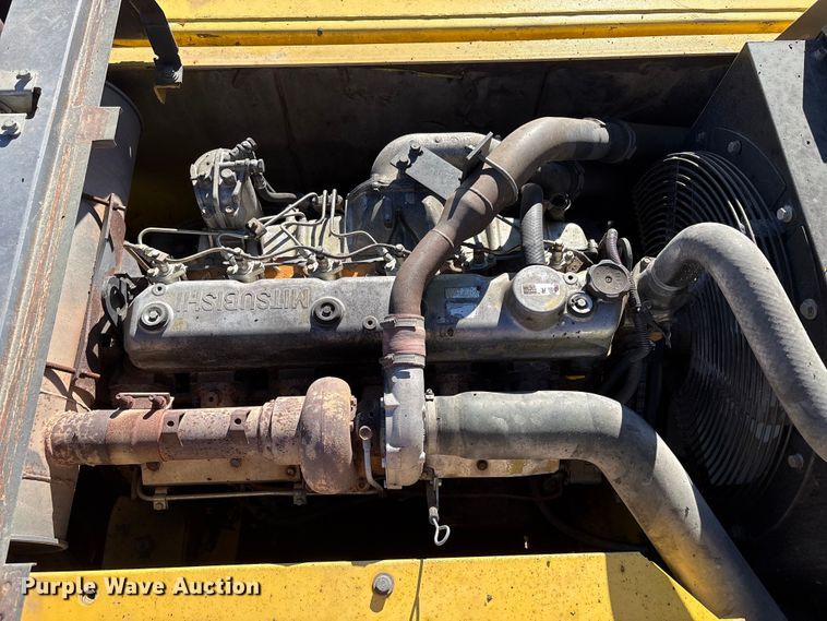 image for item EC8121 2002 Kobelco SK330LC excavator