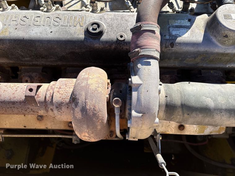 image for item EC8121 2002 Kobelco SK330LC excavator