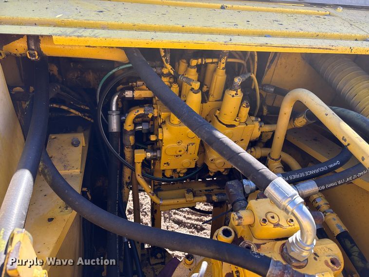 image for item EC8121 2002 Kobelco SK330LC excavator