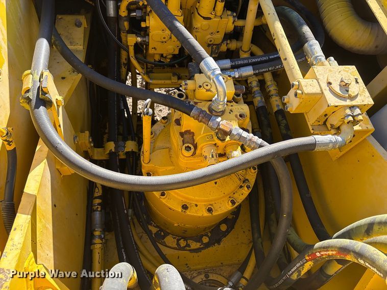 image for item EC8121 2002 Kobelco SK330LC excavator