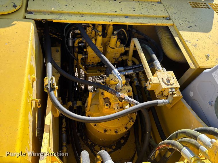 image for item EC8121 2002 Kobelco SK330LC excavator