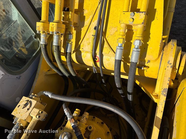 image for item EC8121 2002 Kobelco SK330LC excavator