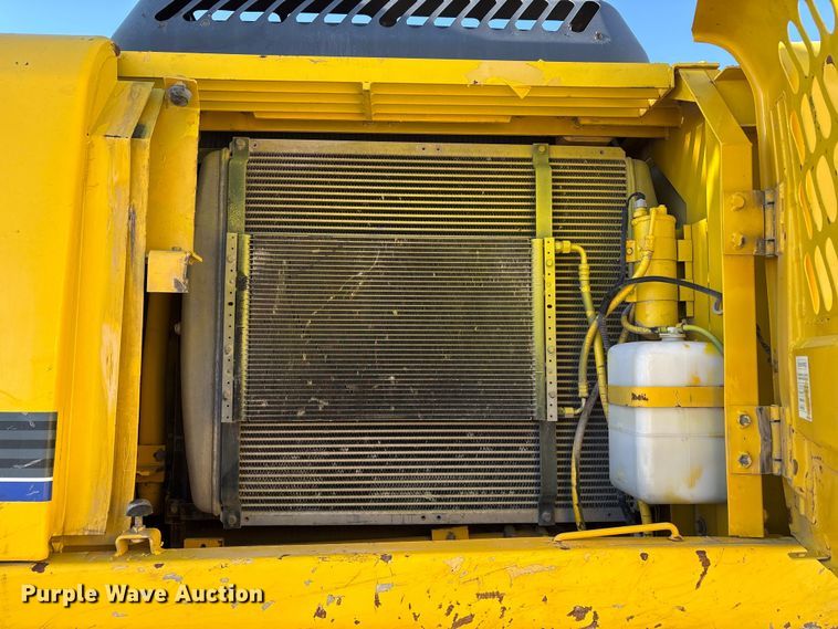 image for item EC8121 2002 Kobelco SK330LC excavator