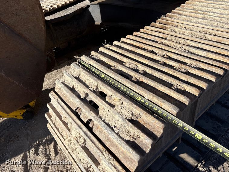 image for item EC8121 2002 Kobelco SK330LC excavator