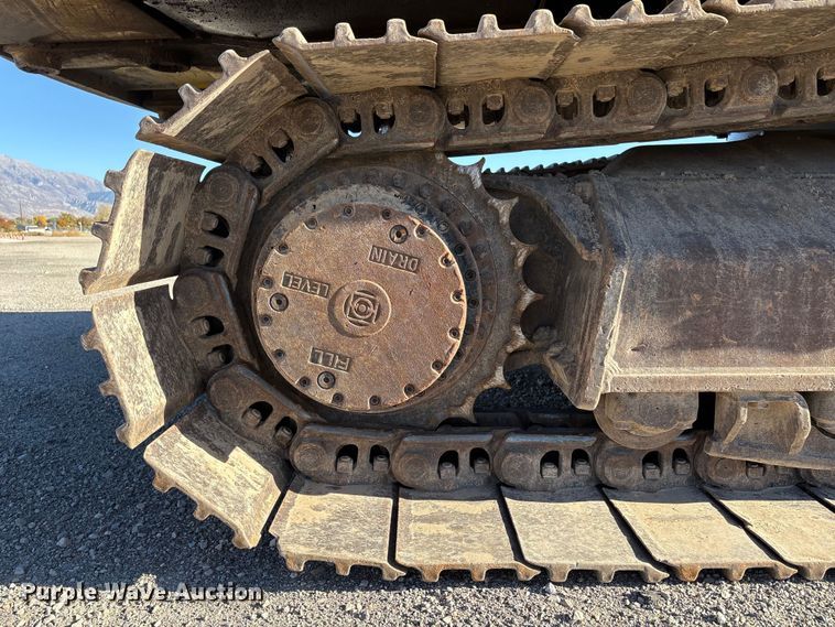image for item EC8121 2002 Kobelco SK330LC excavator