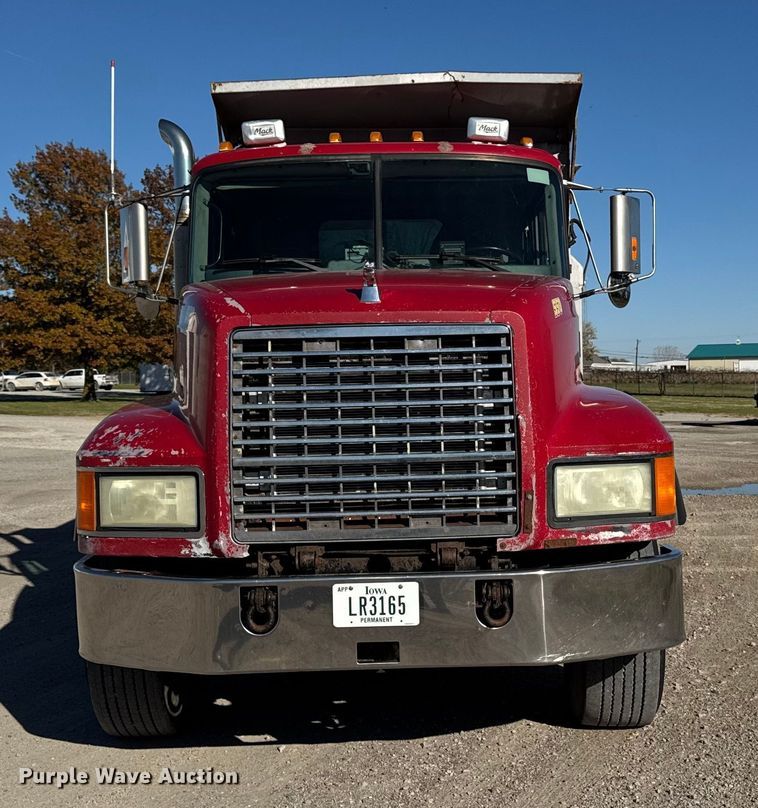 image for item ED1554 1999 Mack CH613 dump truck