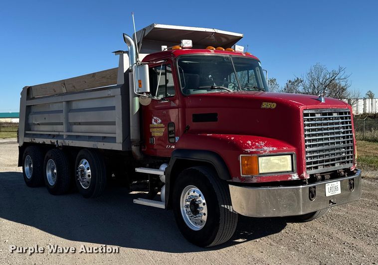 image for item ED1554 1999 Mack CH613 dump truck