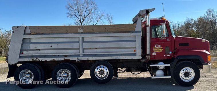 image for item ED1554 1999 Mack CH613 dump truck