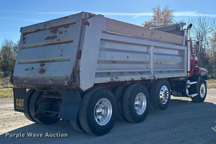 image for item ED1554 1999 Mack CH613 dump truck