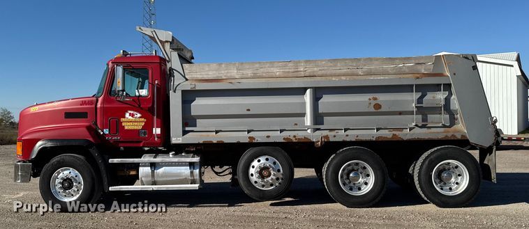 image for item ED1554 1999 Mack CH613 dump truck