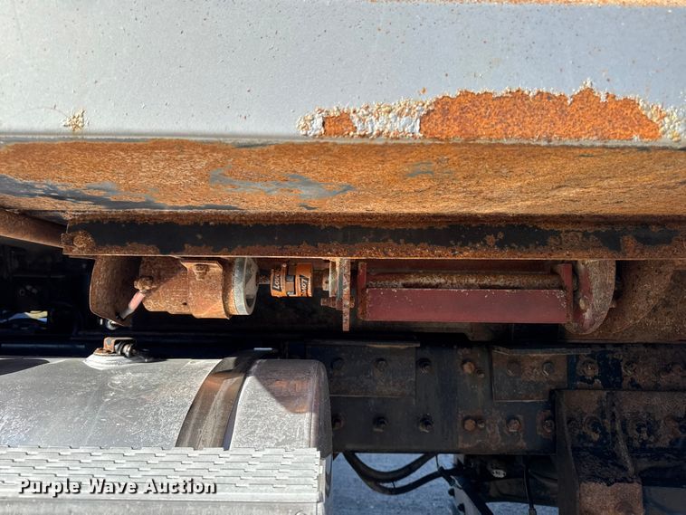 image for item ED1554 1999 Mack CH613 dump truck