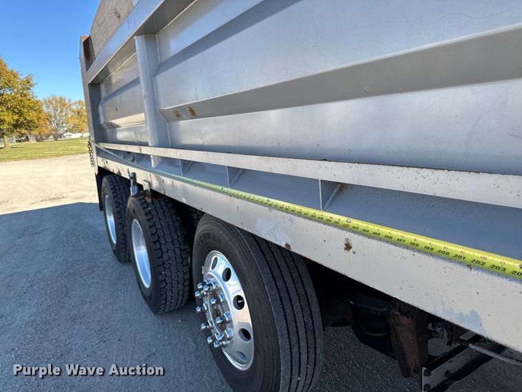 image for item ED1554 1999 Mack CH613 dump truck