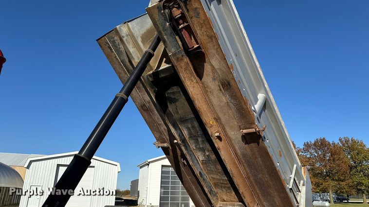 image for item ED1554 1999 Mack CH613 dump truck