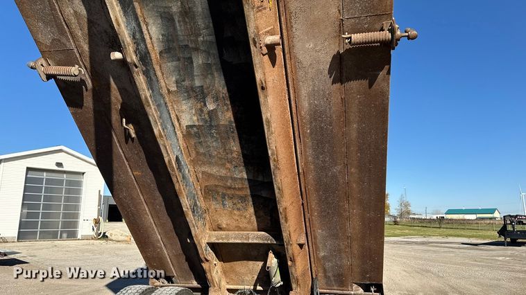 image for item ED1554 1999 Mack CH613 dump truck