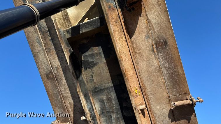 image for item ED1554 1999 Mack CH613 dump truck